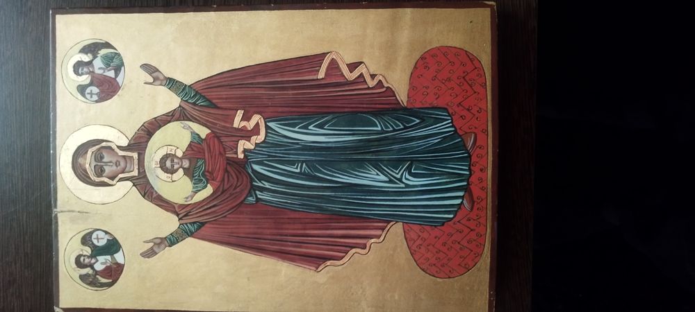 Icoan  pe lemn pictat cu foiță aur vechi . Și una placata argintat.