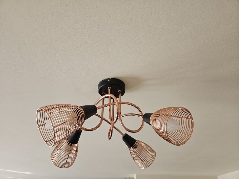 Продавам лампа розово злато и черен мат