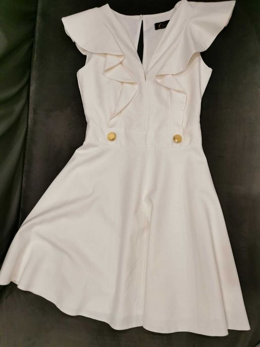 бяла бутикова рокля