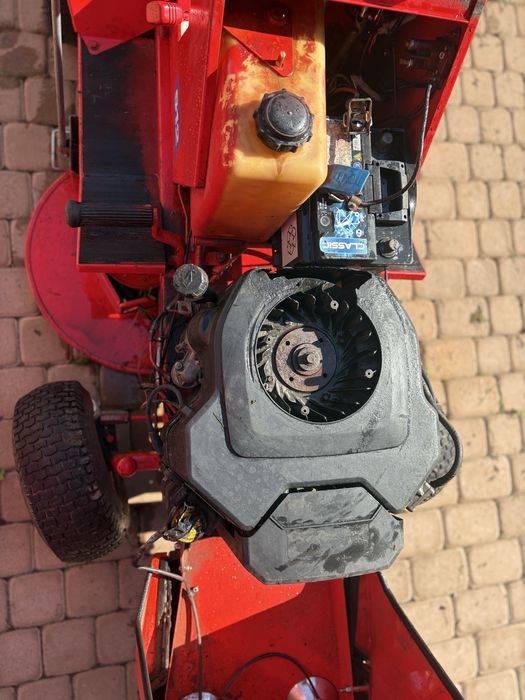 Tractor de tuns iarba