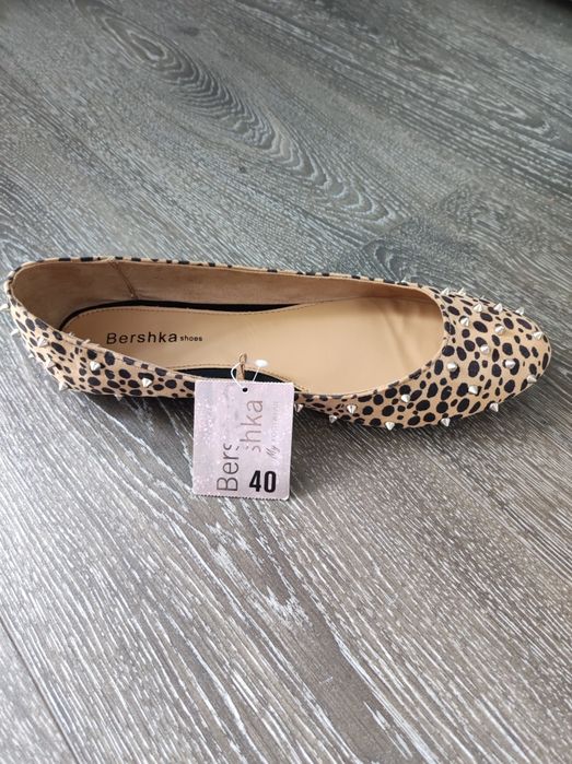 Balerini Bershka noi cu eticheta, marimea 40