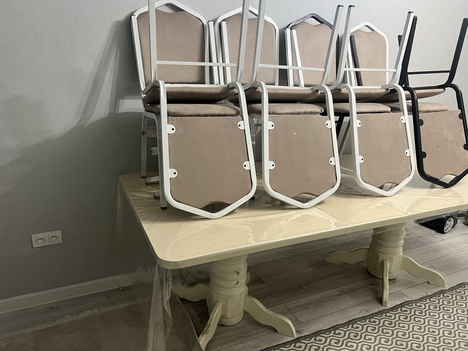 Продается столь и стулья