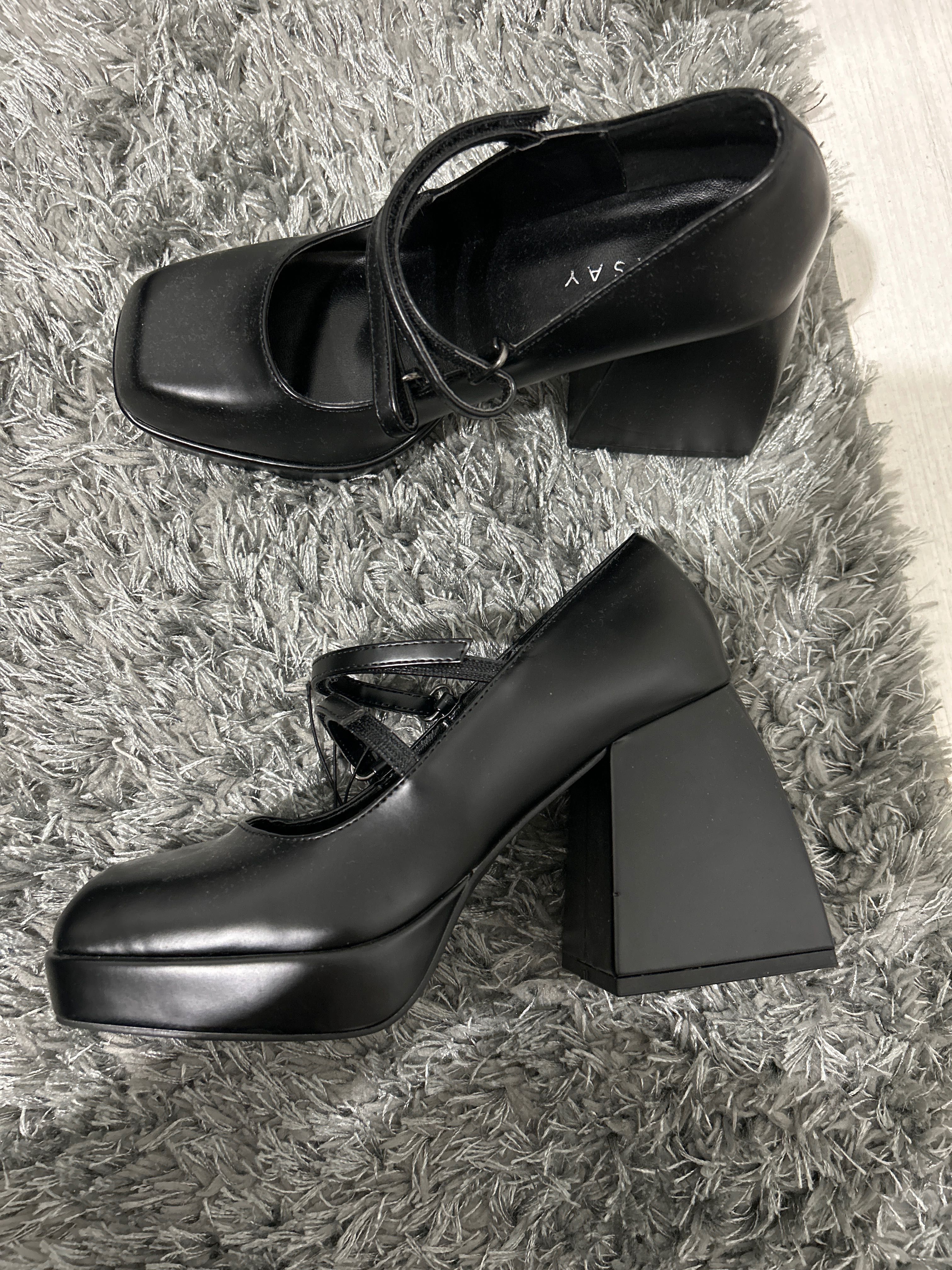 Pantofi cu toc negru gros