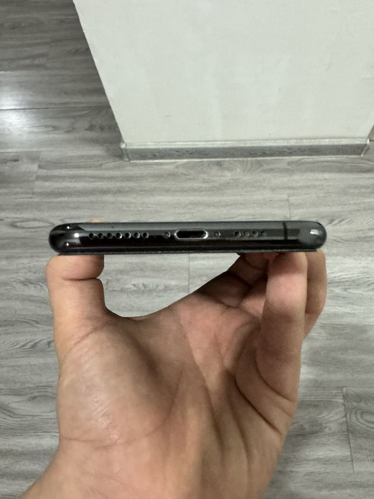 Iphone xs max  sotiladi