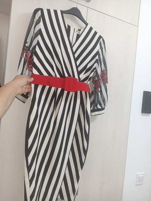 Vând rochie elegantă