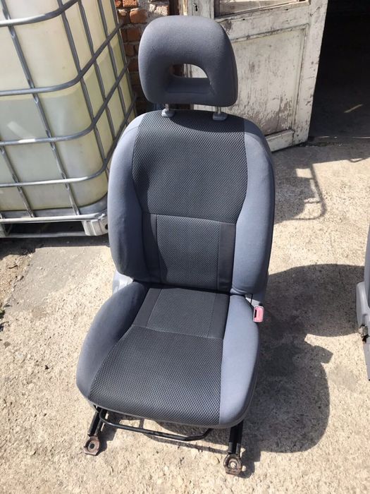 Седалки за рав4