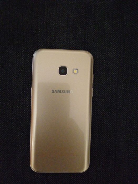 Прадаю. Телефон самсунг А3