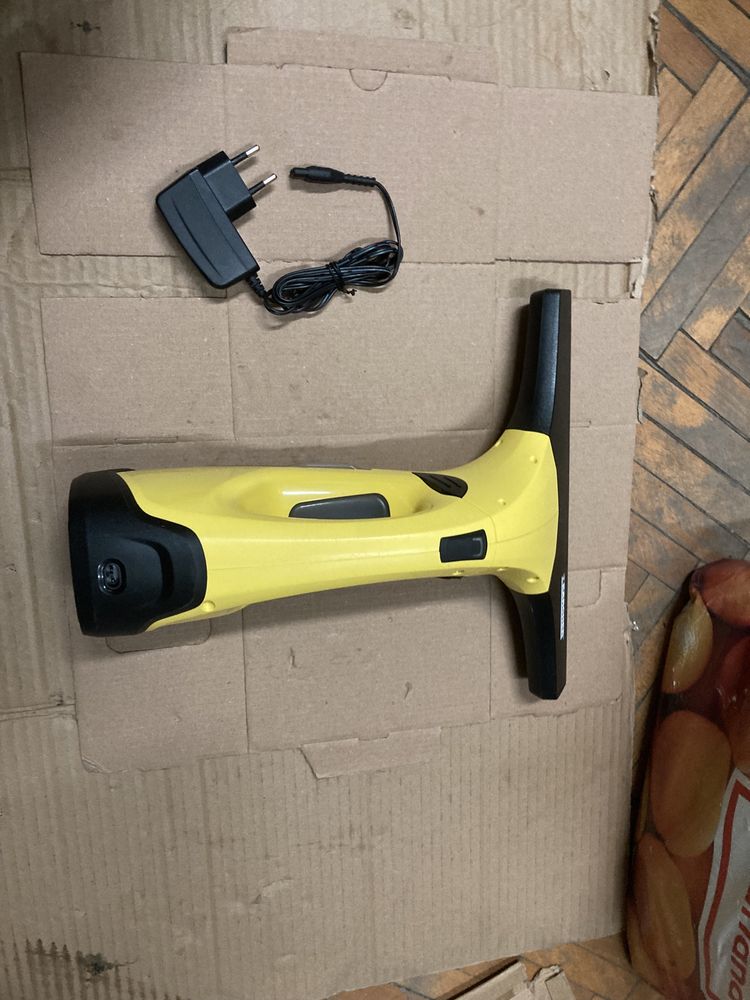 Aspirator Spalat Geamuri Karcher