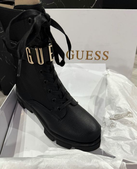 Боти Guess чисто нови