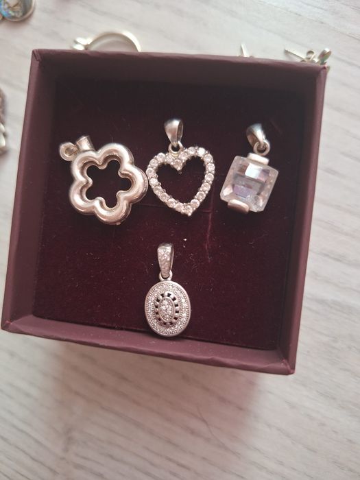 Vând bijuterii din argint