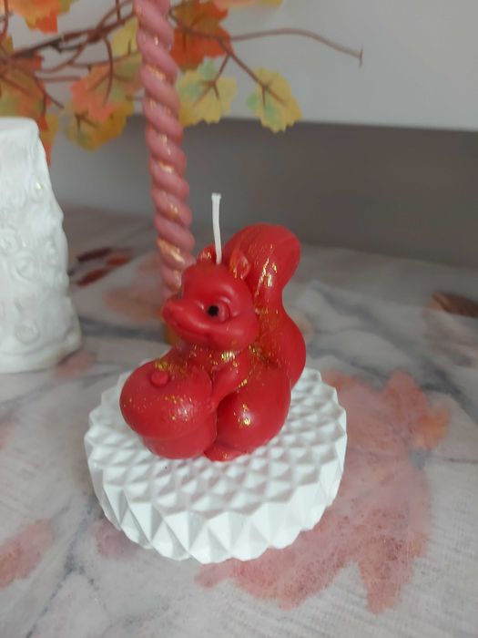 Vând statuete religioase, lumânări ornamentale, decoraţiuni cameră