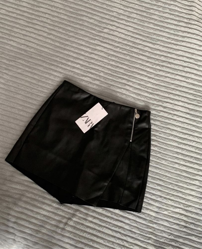 Fustă pantalon piele neagră Zara marime S