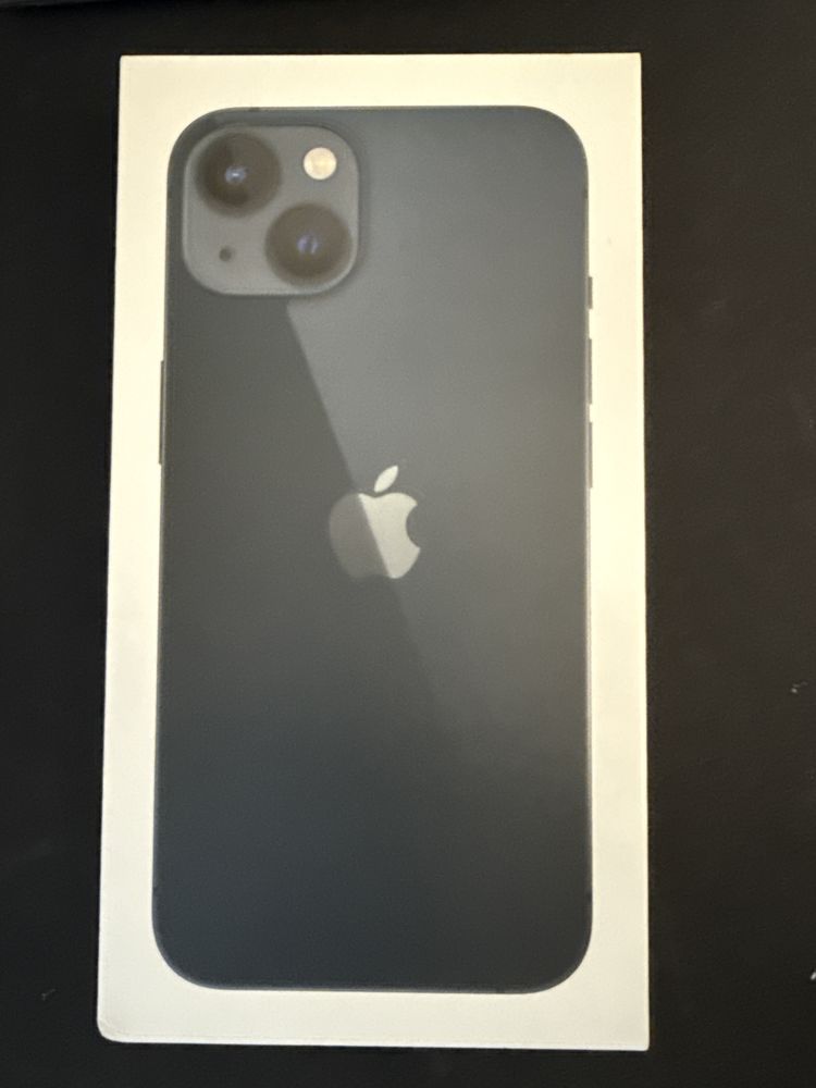 iPhone 13, 128 gb + 2 case + 10 screen protectors