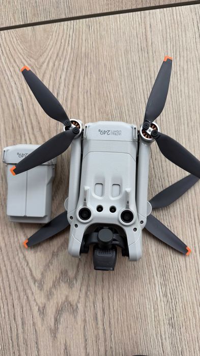 Dronă DJI Mini 3 Pro cu telecomandă DJI RC – Ca Nouă, Ecran Integrat