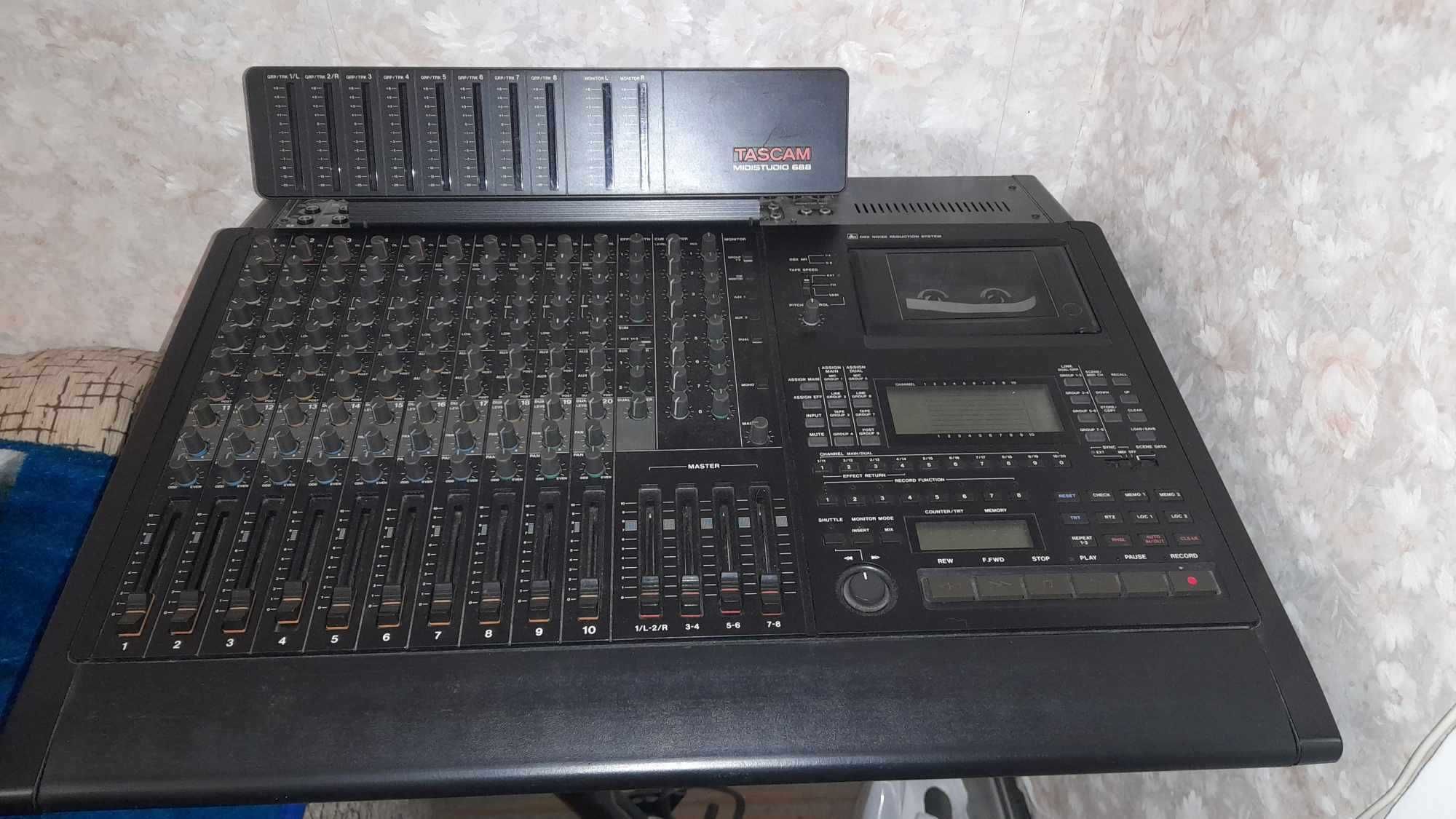 Vand mixer TASCAM profesional