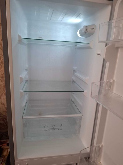 Продавам хладилник