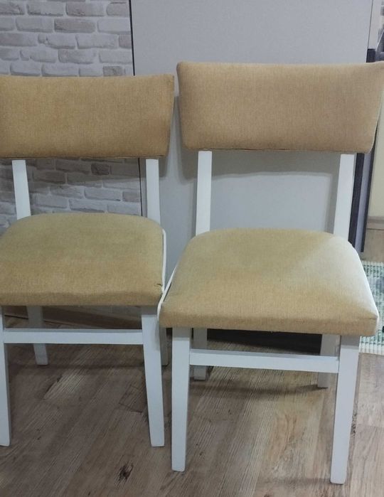 Продавам трапезни столове 4 бр.,претапицирани,дърво,реновирани.