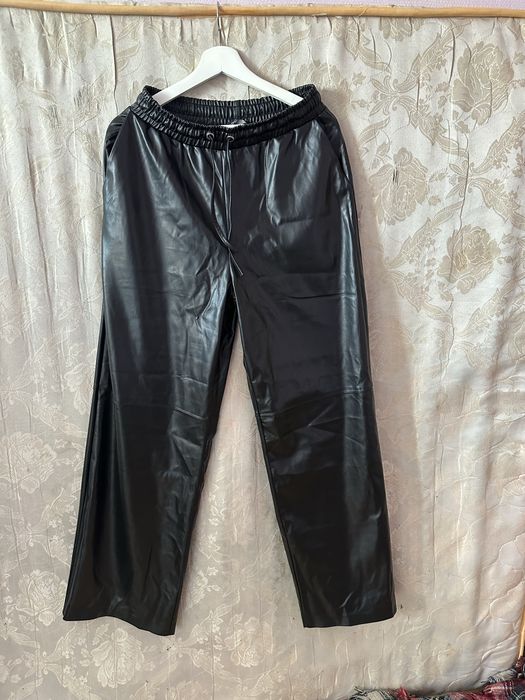 Качественные брюки из экокожи на 48 размер