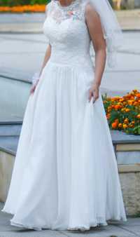 Булчинска рокля ,много лека и удобна сватбена рокля.