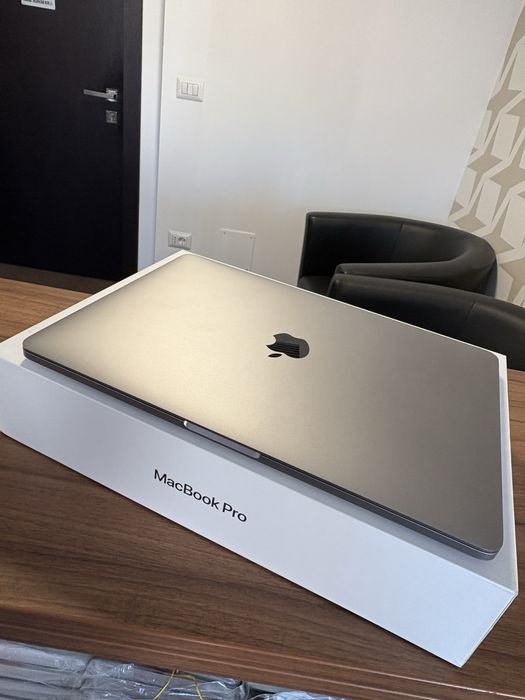 MacBook Pro 13-inch/ Intel Core i5 / 16 GB RAM/ 512 GB / Foarte bun