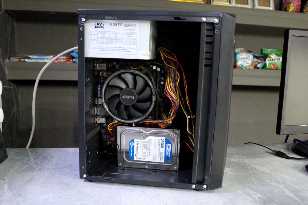 Кейс H61:ZTtech : \ DDR-3\ i3 2120\ Azu-4GB\ HD-250GB\ RGB COLLER