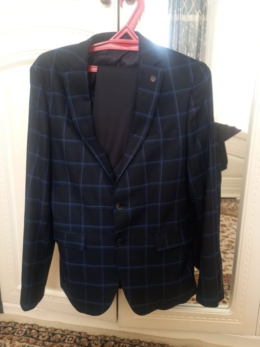 Продам костюм тройка