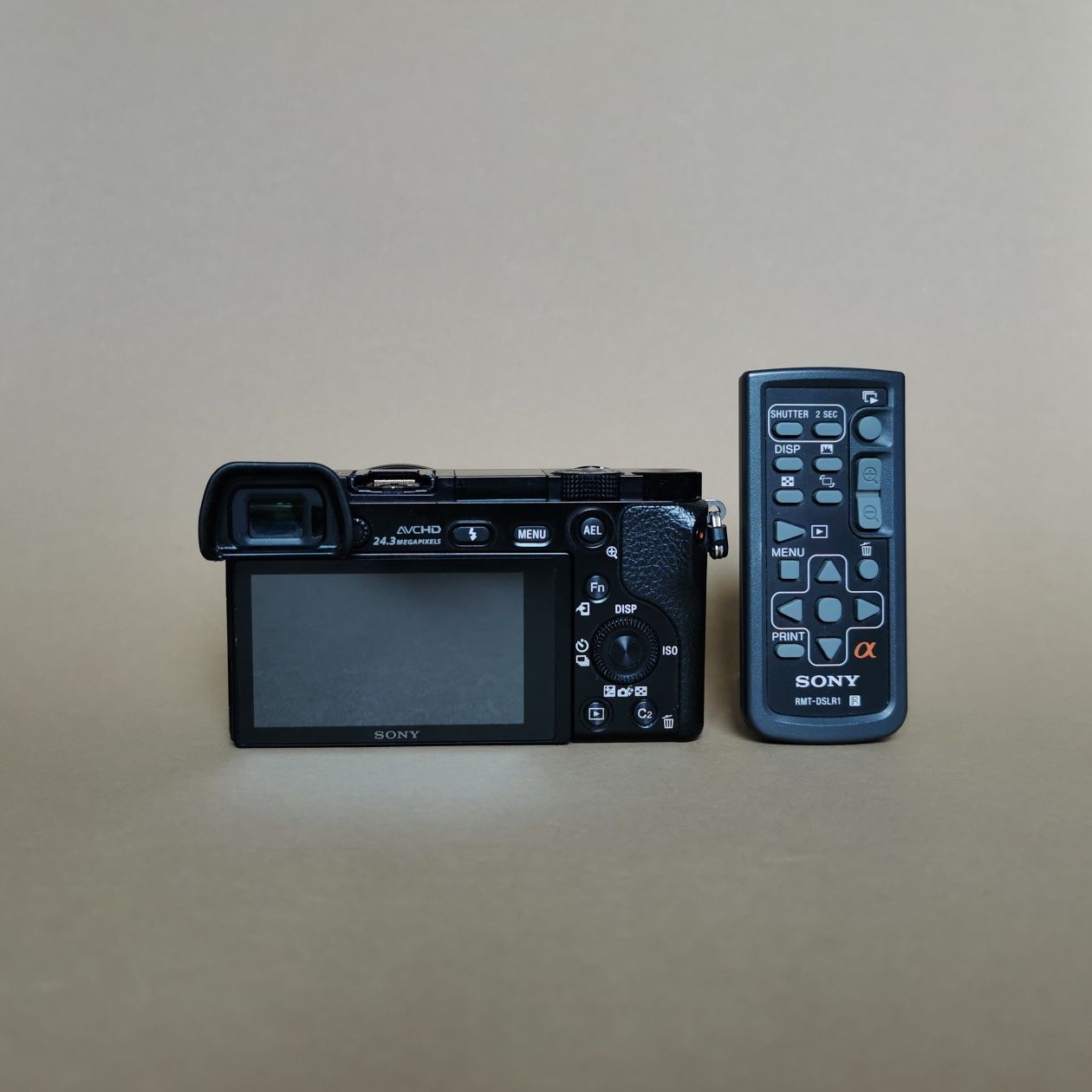 Cameră foto Sony A6000 cu obiectiv 16-50mm