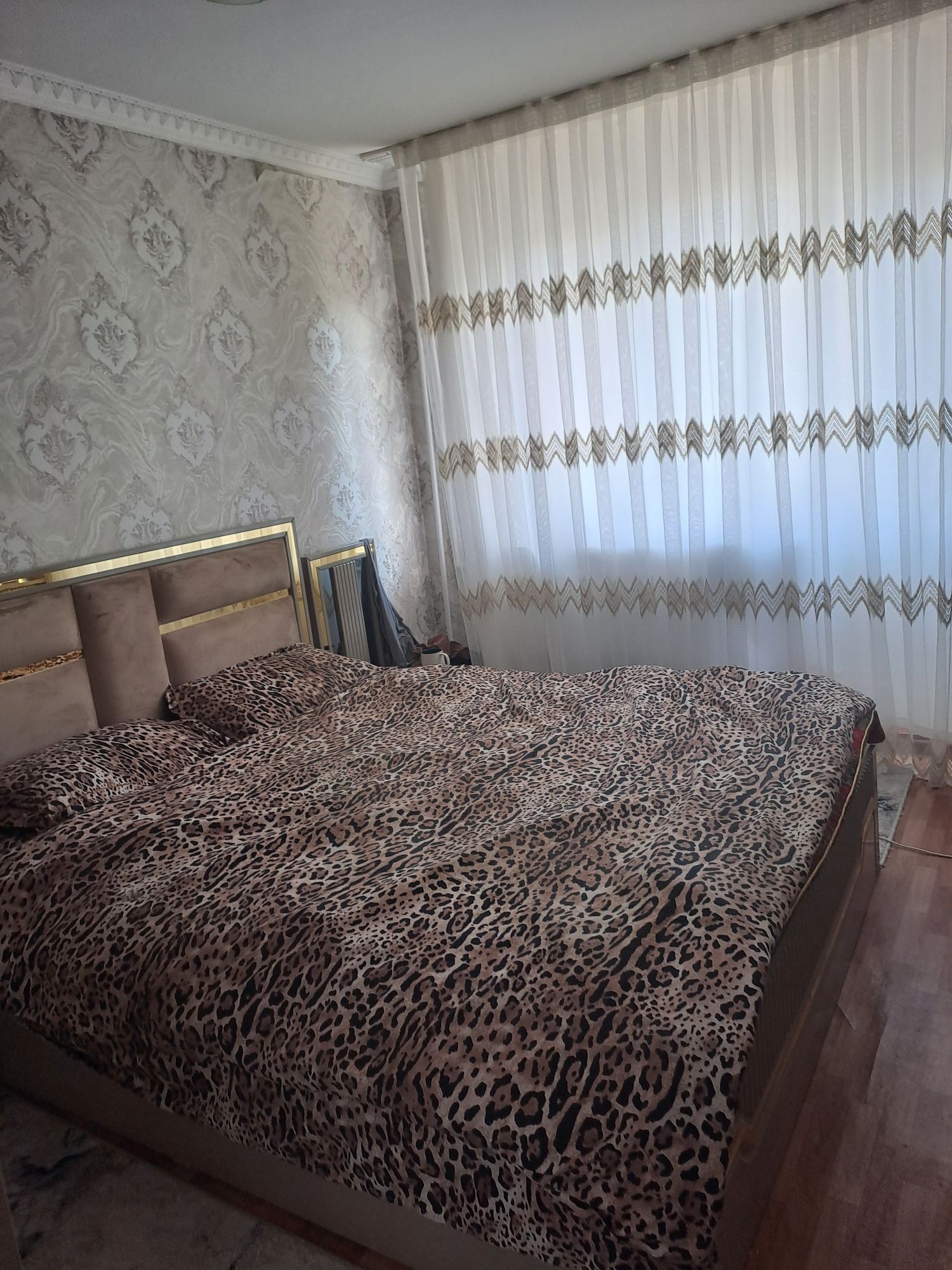 3 хонали квартира тезда сотилади.