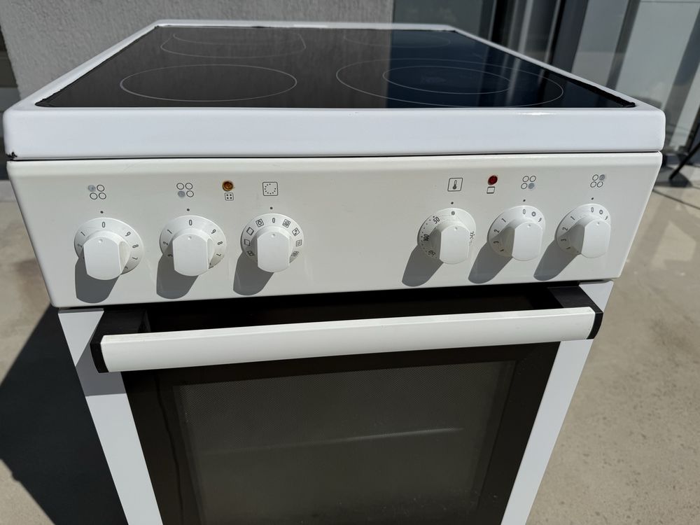 Печка с керамичен плот Gorenje 50 см широка