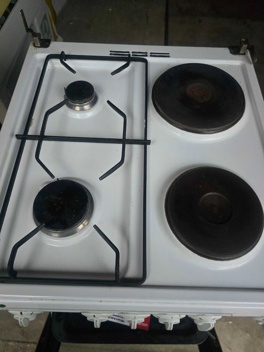 Продавам комбинирана готварска печка Индезит