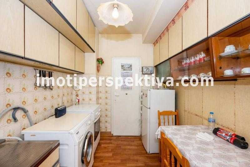Продава се Тристаен апартамент в Пловдив, Център - 76 кв.м за 1974 €/кв.м - Снимка #2