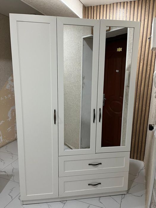 Продаю шкаф новый