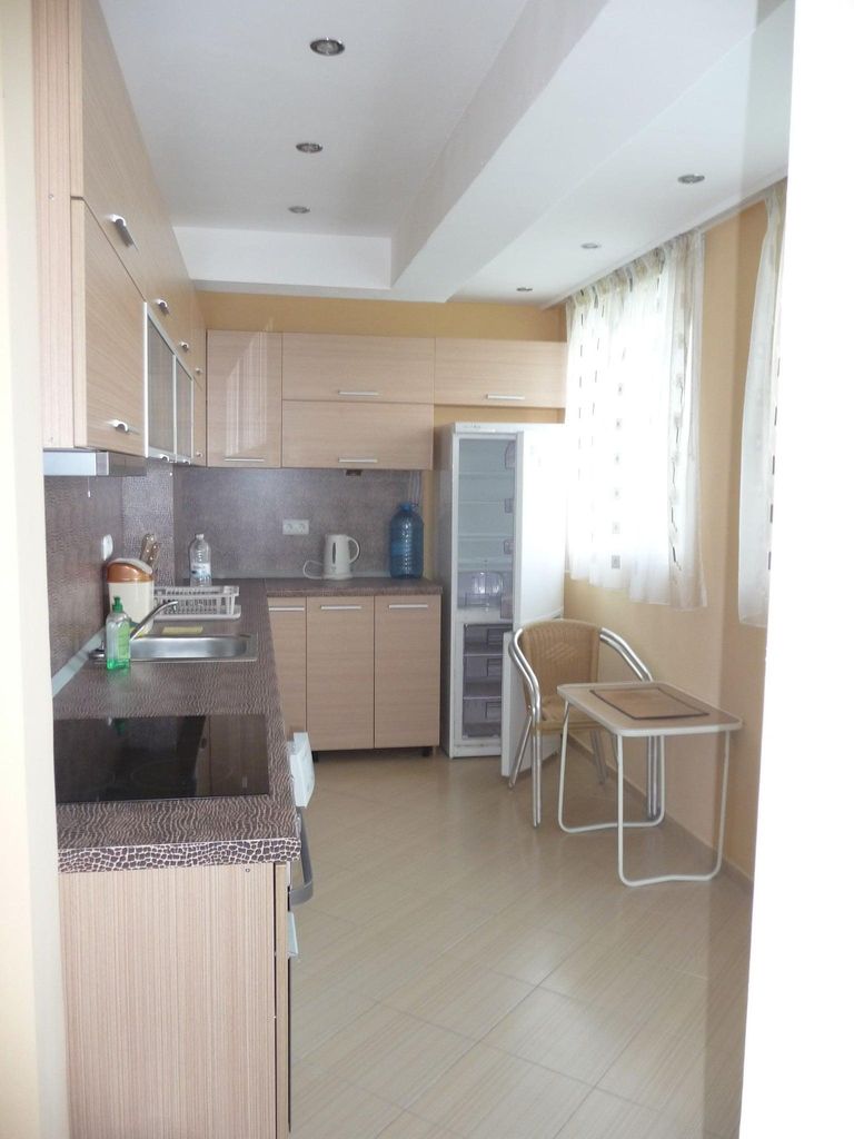 Дава се под наем Двустаен апартамент в Бургас, Изгрев - 68 кв.м за 459 € - Снимка #1
