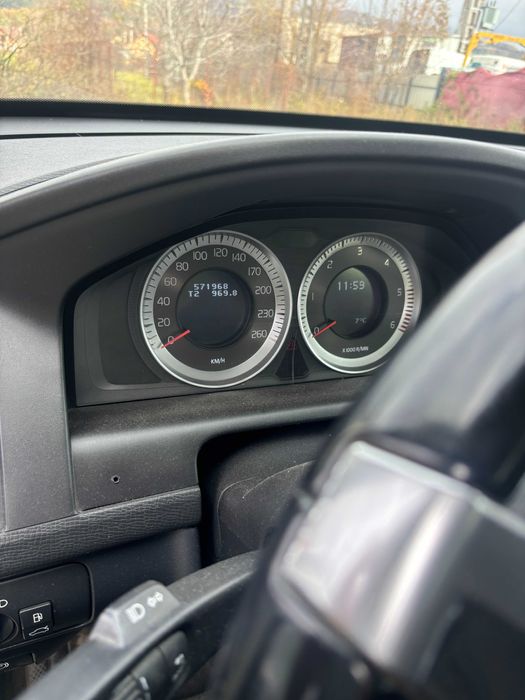 Volvo XC60. 2.0 L Diesel. 2013