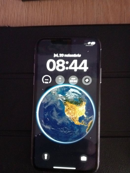 iPhone XS,Samsung Galaxy A32