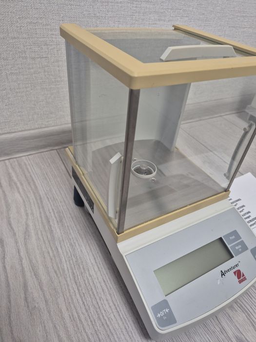 Продаются лабораторные весы Ohaus Adventurer