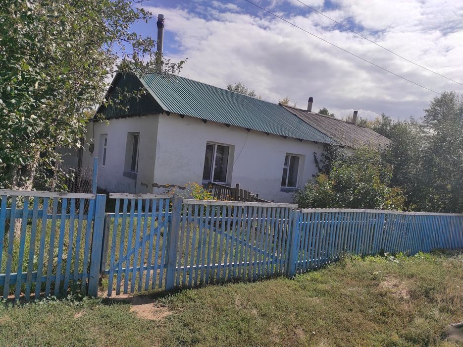 Продаётся полдома 83кв.м, 70км от Астаны 4 комнаты, кухня, баня, сарай