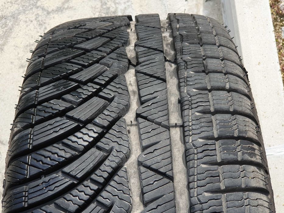 4 броя зимни гуми MICHELIN PILOT ALPIN  235/45 R17 97V.