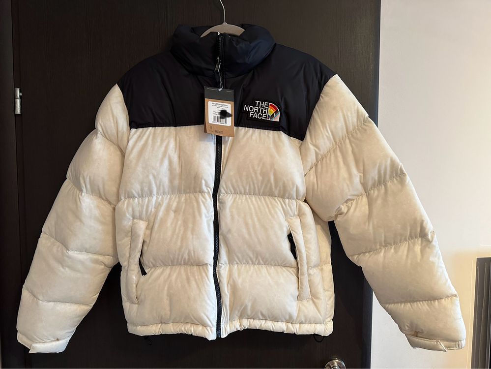 Geaca originala The North Face 1996 Retro Nuptse Pride marime S fit M