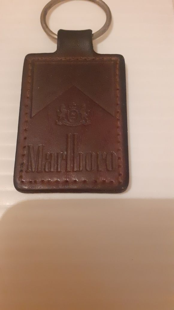 Кожен ключодържател Marlboro.