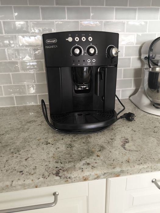 Se vinde espressor DeLonghi Magnifica!