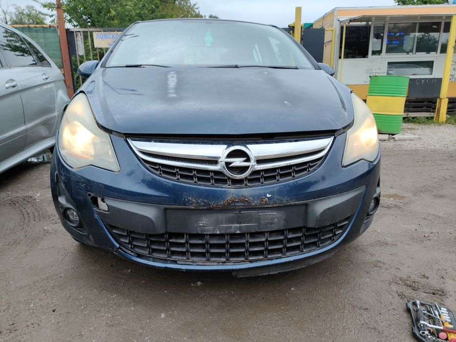 Продавам на части Опел Корса 1.2i 2010г