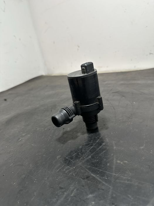 Pompa recirculare apa BMW X5 E53 auxiliara 6907811