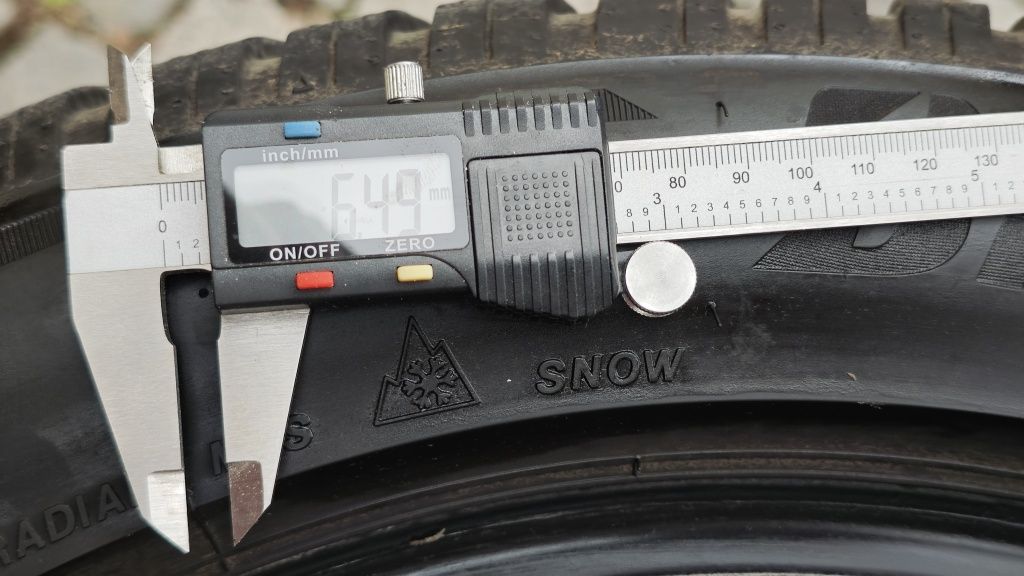 Bridgestone Blizzak LM005 – 245/50R18 104V