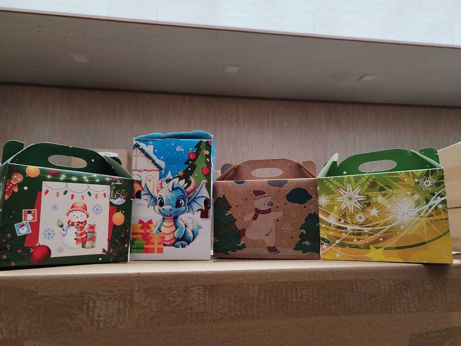 новогодние коробки в ассортименте