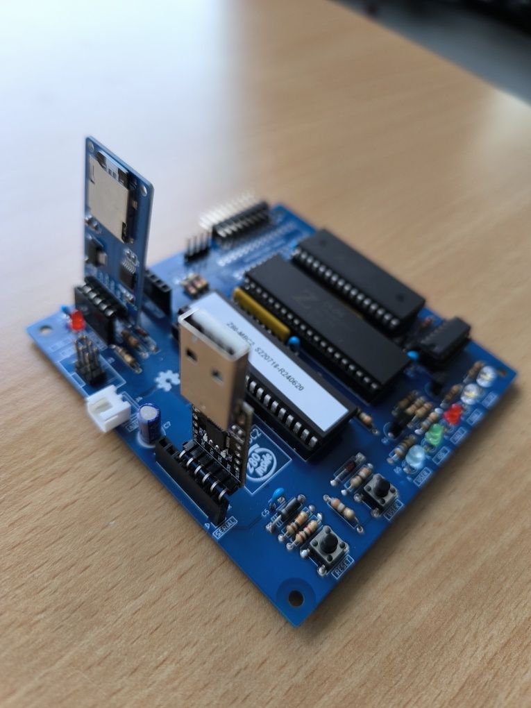 Z80 ретро компютър 
Проекта е на 
https://hackaday.io/pro