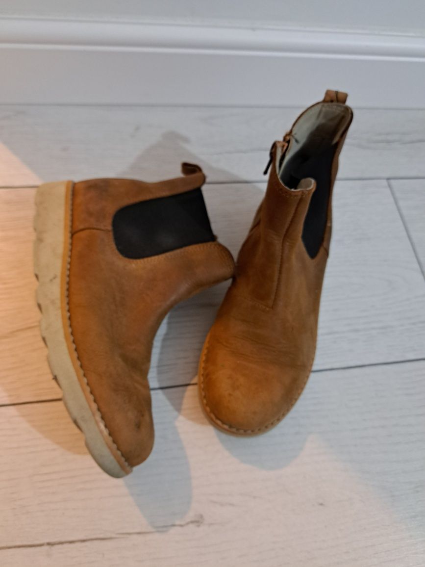 Ghete clarks usoare piele marimea 32 33 21.5 cm