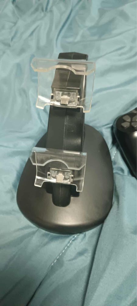 PlayStation 4 с зарядно за два джойстика,джойстик и игри