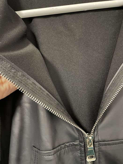 Много меко,тънко,кожено якенце.