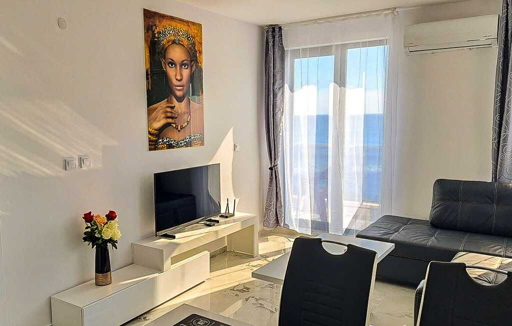 Продава се Двустаен апартамент в Обзор - 66 кв.м за 1955 €/кв.м - Снимка #3